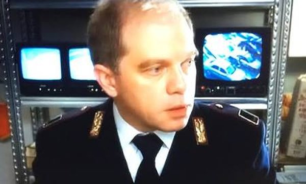 Marco Marzocca nel ruolo del poliziotto Ugo Lombardi in Distretto di Polizia